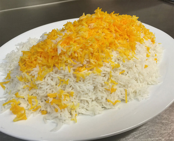 برنج پخته شده میانه