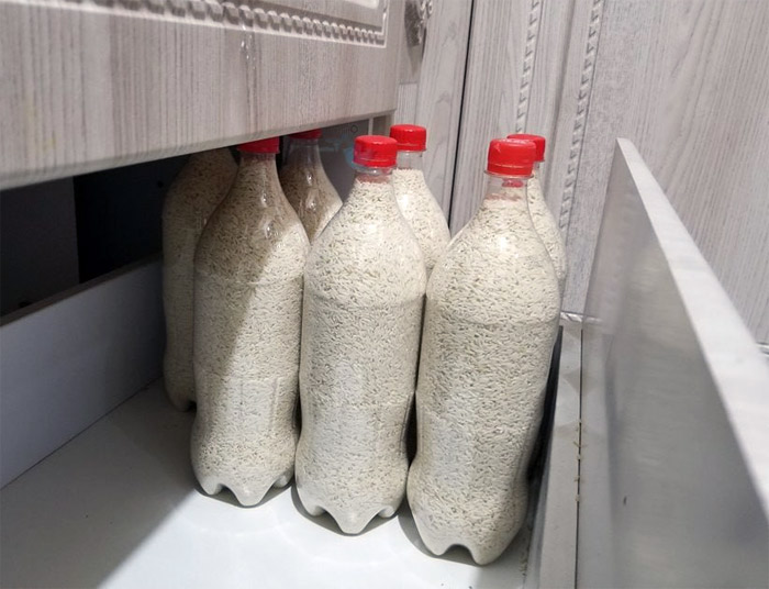 نگه داری برنج در بطری نوشابه