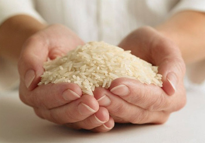 عکس برنج در دست